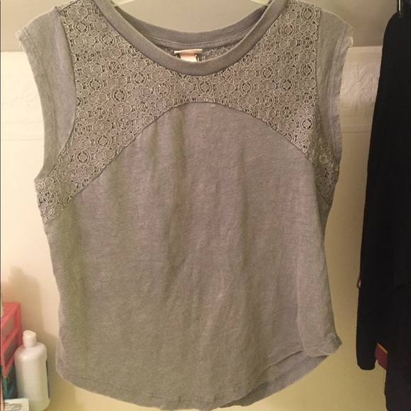 Grey with lace sections Muscle top - Picture 2 of 7